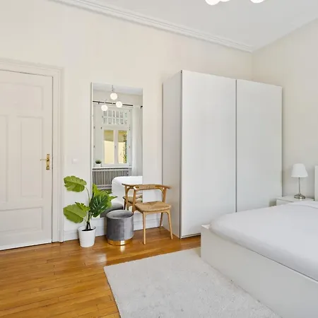 W Shared Bathroom&kitchen In Luxury Luxembourg