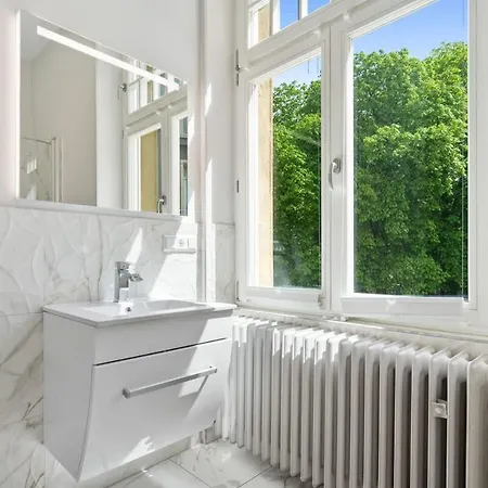 W Shared Bathroom&kitchen In Luxury Villa Luxemburg