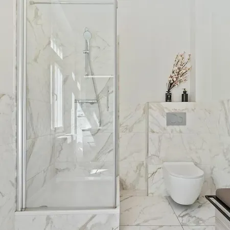 W Shared Bathroom&kitchen In Luxury 빌라