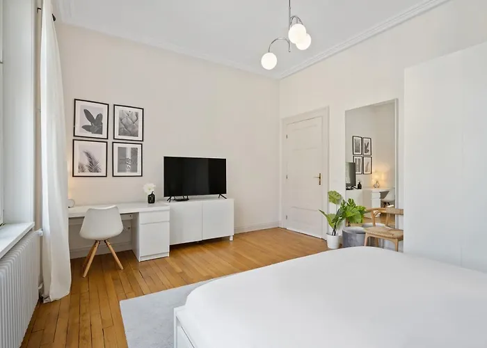 W Shared Bathroom&kitchen In Luxury 别墅