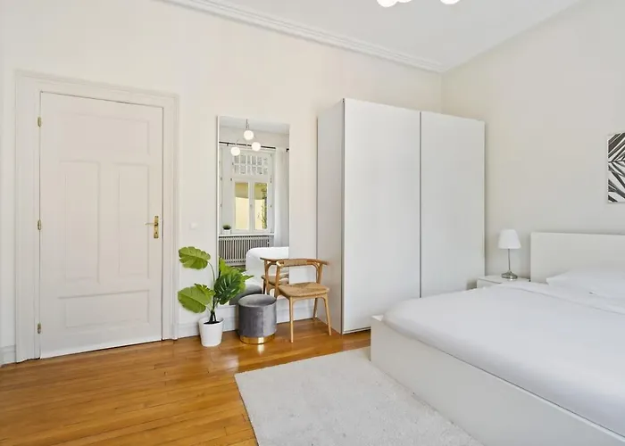 W Shared Bathroom&kitchen In Luxury * 卢森堡