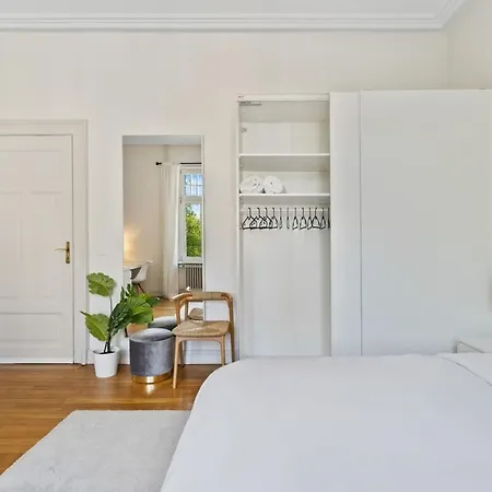 W Shared Bathroom&kitchen In Luxury