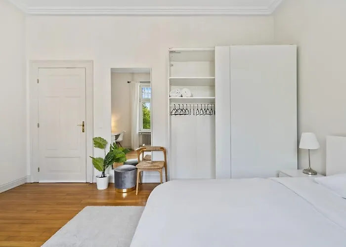 W Shared Bathroom&kitchen In Luxury